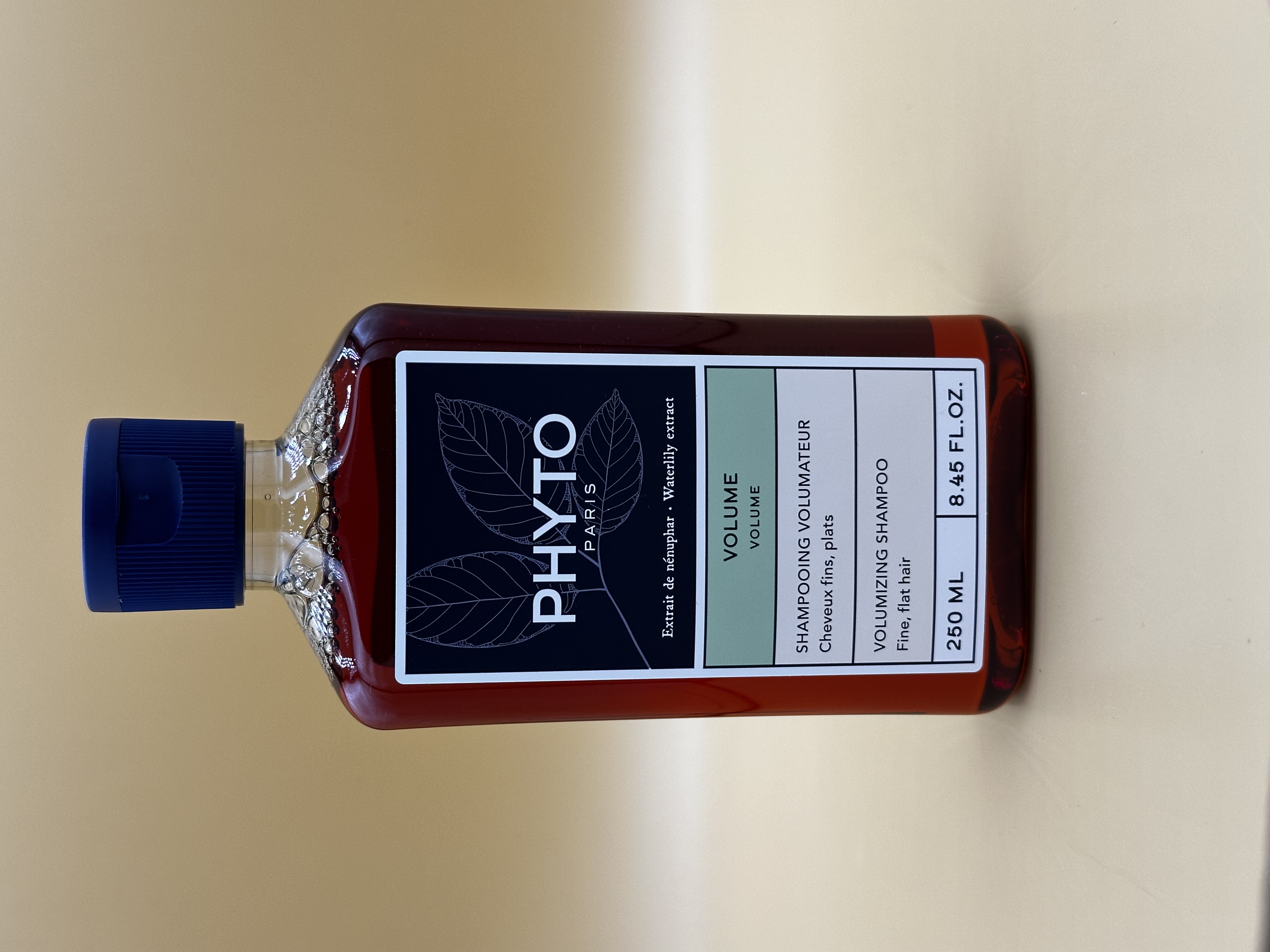 خرید شامپو حجم دهنده موهای نازک